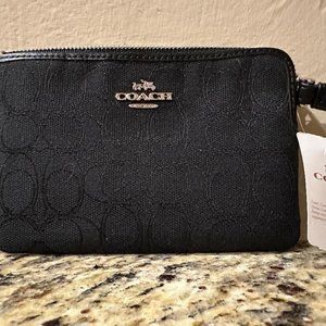 NWT Corner Zip Wristlet In Signature Black Canvas